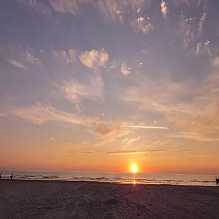 10 Person In Saltum-by Traum *