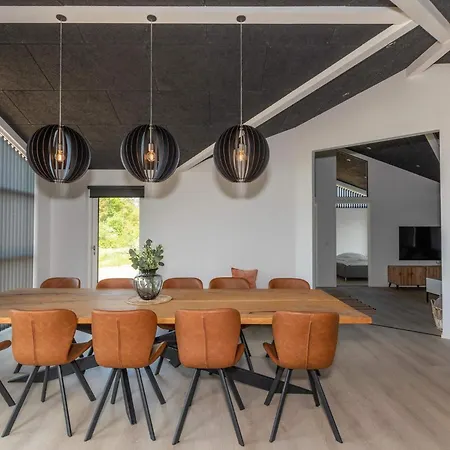 10 Person In Saltum-by Traum Saltum